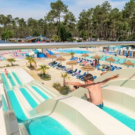 Campsite Mh 467 Isalisa 3chambres Et 1 Salle De Bain Dans 4 Etoiles Avec Parc Aquatique *